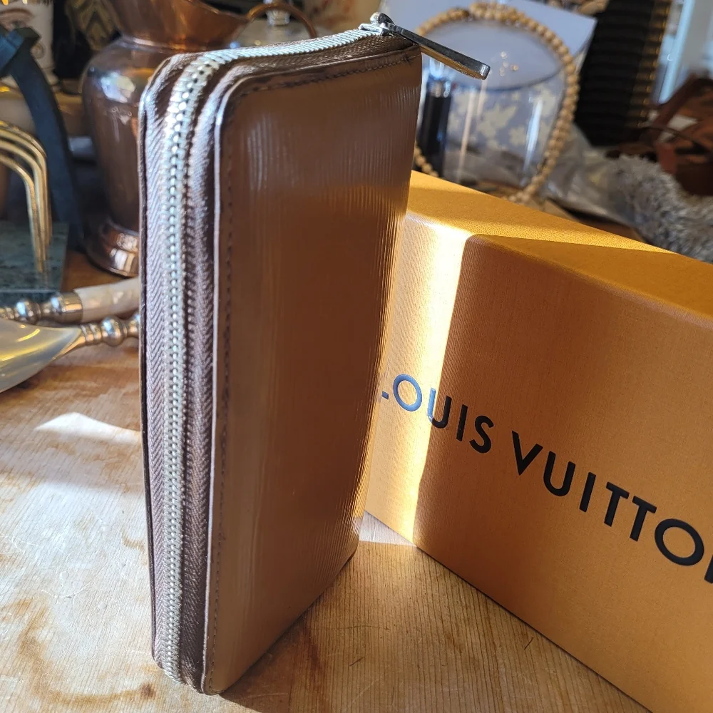 Louis Vuitton Epi Unisex Wallet